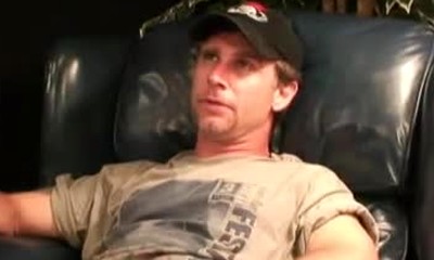 Older gay dude strokes his cock and covers himself in hot cum