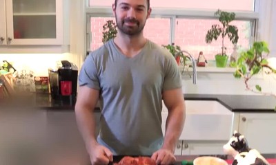 Muscular hottie Alexandre masturbates well after being naked